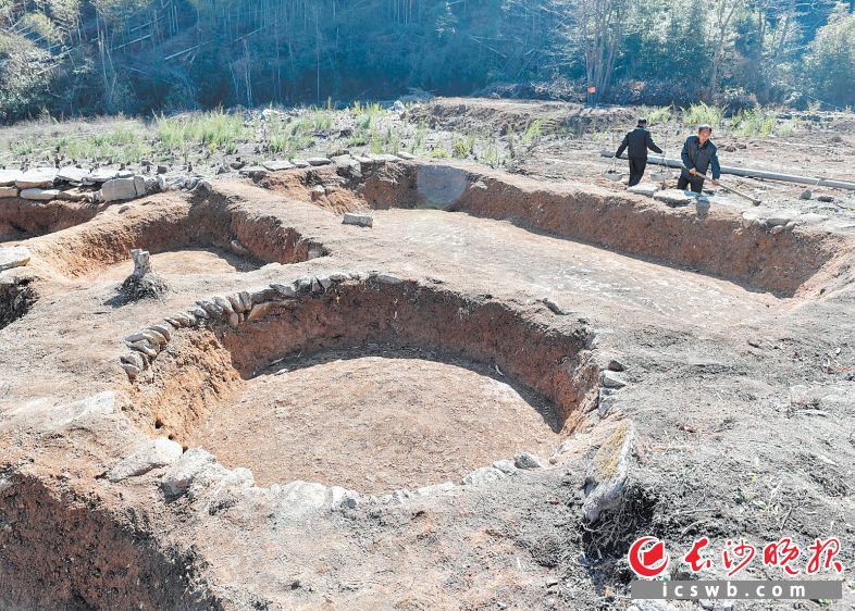 　　考古发掘出的沤竹池组合。长沙晚报全媒体记者 邹麟 摄