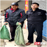 武冈：面包车主丢鸭子 警方找回获好评