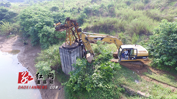 对非法上砂码头进行整治.gif