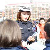 文明娄底|交通安全进校园 文明使者笑开颜