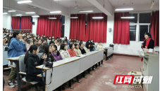 “国家宪法日”岳阳中院送法进校园