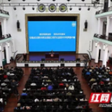 聊热剧、忆“抱孩背单词”，杜家毫的思政课萌呆大学生