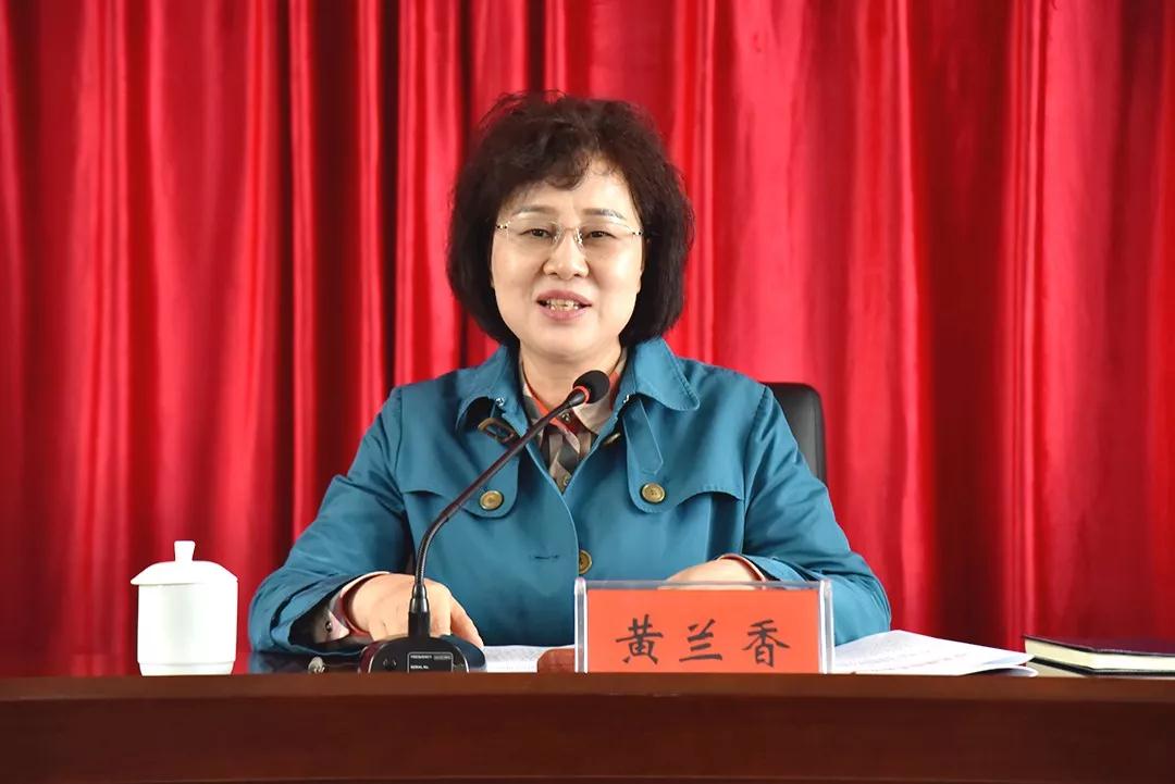 10月17日上午，全省统一战线深化同心美丽乡村创建调研座谈会在张家界市永定区召开。省委常委、省委统战部部长黄兰香要求，将统战优势与乡村需求精准对接，把同心美丽乡村创建工作抓实抓好，真正为老百姓造福祉。