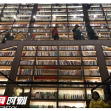 新田：大型图书室落户新建小区 满足群众文化需求