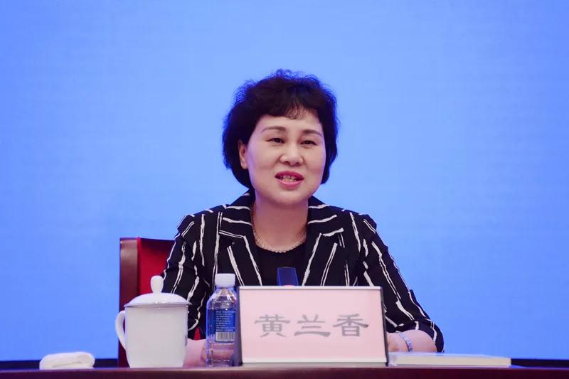 黄兰香：积极引导和服务更多企业参与“万企帮万村”行动