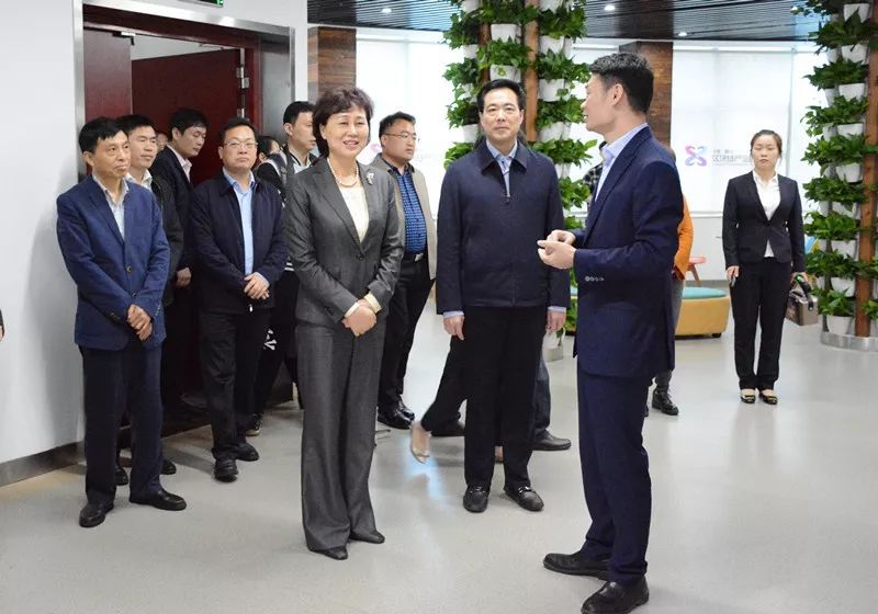 省委常委、省委统战部部长黄兰香在长沙市走访调研非公企业。