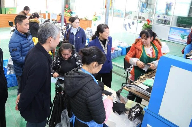 湖南省纪委省监委机关深入扶贫点开展结对帮扶活动