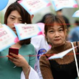 30岁女孩的相亲经历：被相亲团偷窥有多可怕？