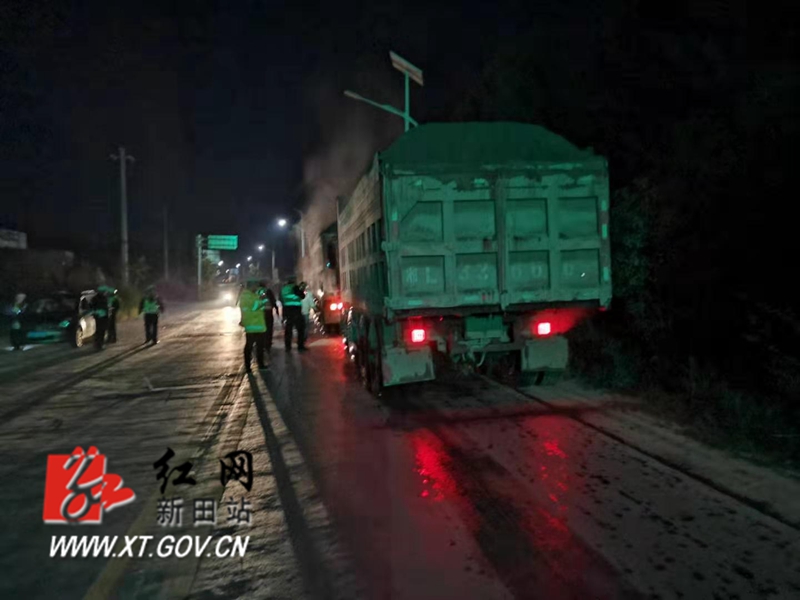 交警.jpg 交警.jpg