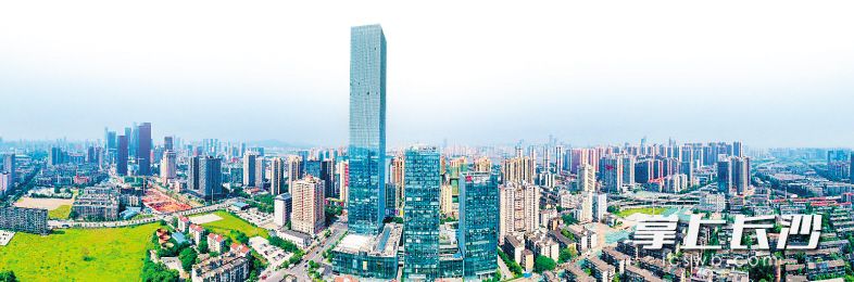 位于开福区芙蓉中路的长沙金融商务区高端商务楼宇林立。