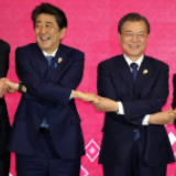 文在寅和安倍晋三协调在华会晤 这些问题受关注
