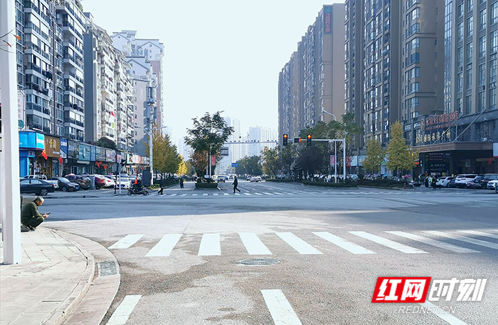 通过创卫后，你有没有感受到，道路整洁干净，张家界真的很美！