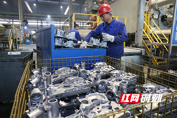 嘉力机械模具生产.jpg