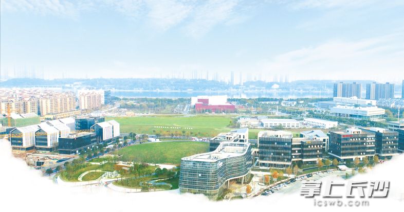 　　围绕建设全国“最美大学城、领先科技城、一流创业城”的奋斗目标，岳麓区今年重点铺排了中建智慧谷、大科城推委会办公楼、岳麓科创港、白沙液街有机更新等项目建设。图为已基本建成的中建智慧谷（东区）。