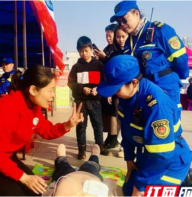 娄底市中心医院积极参加学雷锋志愿服务活动