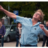 视频丨手机比谁扔的远、鞋子看谁的更臭……见识一下这些脑洞大开比赛