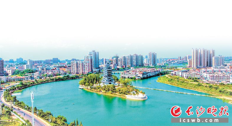 宁乡市蓝天白云的背后,是城管人和各相关部门的共同努力。 资料图片