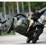 特稿丨在驻澳门部队，遇见骑摩托车的女兵