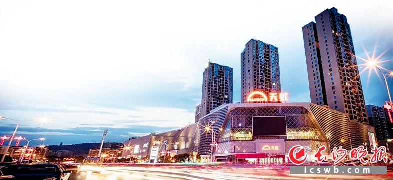 浏阳天虹购物中心等城市商业综合体有力刺激了消费需求。彭红霞 摄