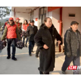 暖冬行动情暖武冈孤寡老人