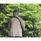 上楼梯越来越困难？或是因为“蜂窝肺”