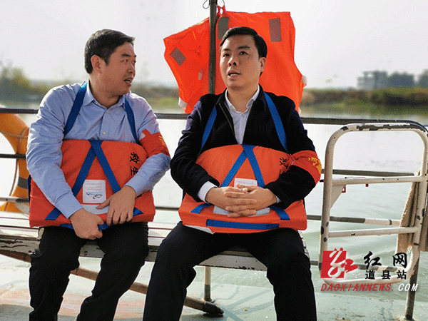 吴志雄在潇水河道县段开展巡河.gif