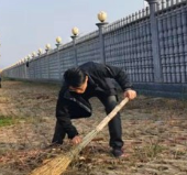 慈利四中：美化校园 从我做起