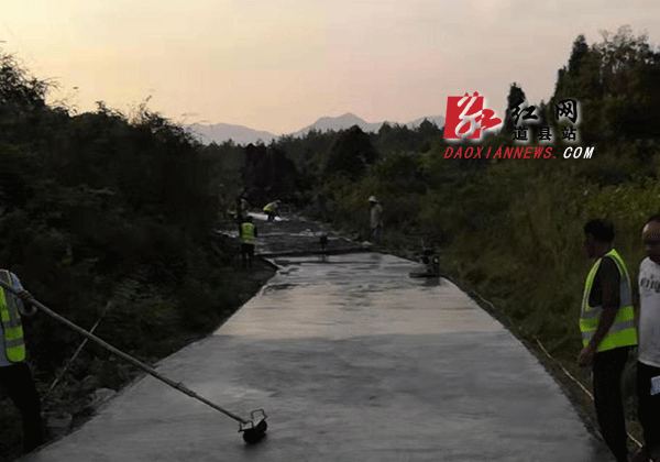 早前施工人员正在施工建设.gif