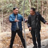 覃仕斌深入龙潭坪镇溪口村调研督导脱贫攻坚工作