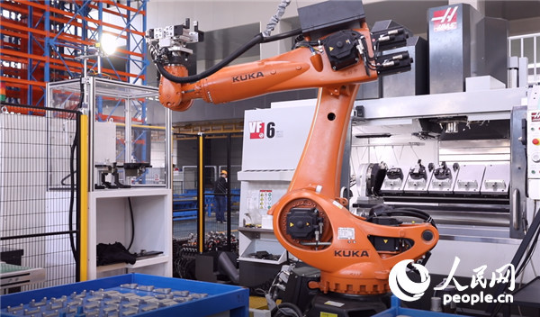 楚天科技智能机器人生产线（袁蒙 摄）