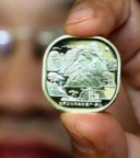 央行35年发行上百套纪念币 纪念币为何广受关注？