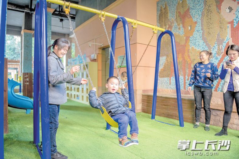 　　雨花区积极开展对老旧社区的改造提质，昔日设施不全的老旧家园变成市民的幸福乐园。   陈飞 摄