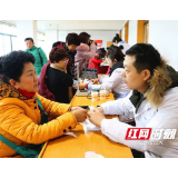 邵阳市中西医结合医院义诊专家团队走进老年大学