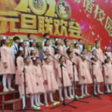 湘西泸溪：师生同台展演文艺节目喜迎新年