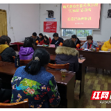 “红袖章”志愿者宣讲蓝天保卫战