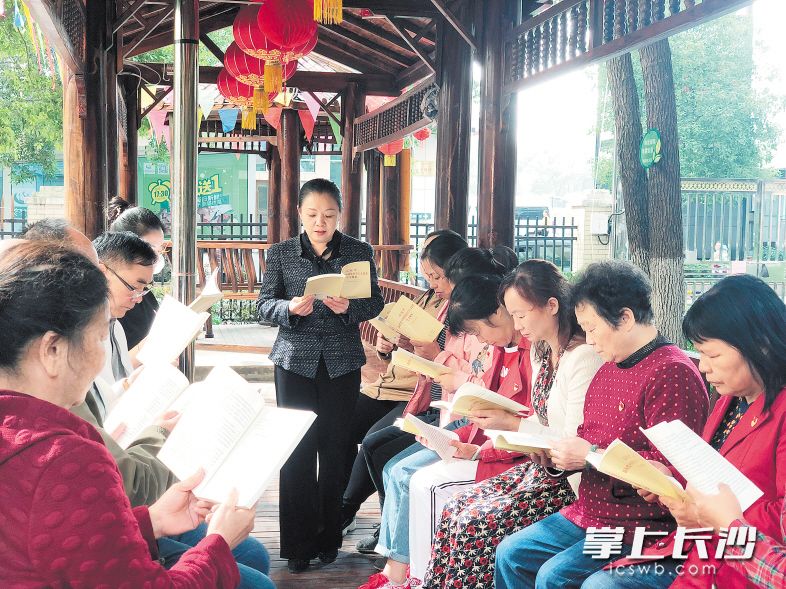 朝阳街道凯通国际城小区通过党建引领打造多方联动的治理架构，建设和美新家园。最近，该小区的二期小区党支部被评为市级示范化“五化”党支部。 张倩怡 摄