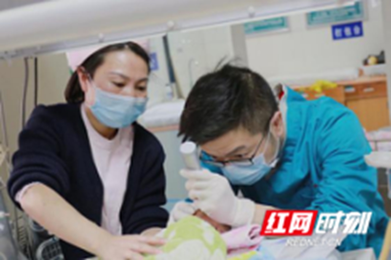 丑时：01:00-03:00
黎明前的夜晚，雄鸡未鸣,医护们丝毫不敢懈怠,应对着随时可能开始的忙碌。