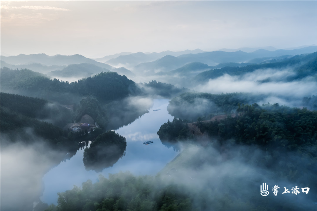 【图：咏洲  文：张永跟】
在太湖的本地方言里，“太”表示“大”的意思。