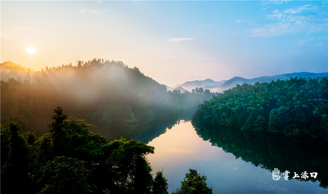 【图：张豫兴  文：张永跟】 
在童年的记忆里，太湖水库是小时候最爱去游玩嬉戏的地方。春天摘草莓、苶片果，夏天游泳、捞鱼，秋天摘山葡萄、“毛冬瓜”（猕猴桃）……