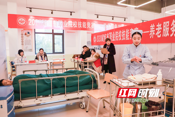 养老护理员比赛现场1.jpg