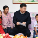 央视快评丨万众一心加油干