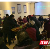 睦邻拉家常 社区组织“辞旧迎新”茶话会