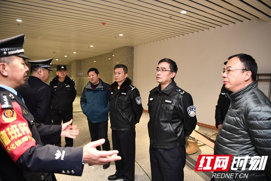 【警视窗】谢振华调研张家界西站综合管理工作