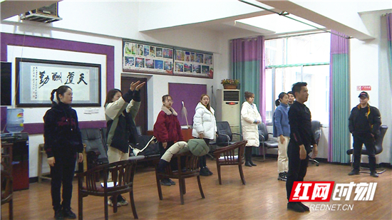 慈利春晚演职人员加班加点排练