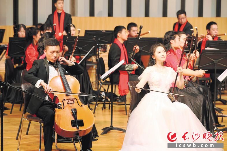 　　1月2日，“幸福节日·文化惠民”国乐盛典新年音乐会在湖南音乐厅上演。　　长沙晚报通讯员 曹鹏 供图