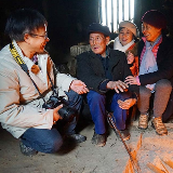 湘潭摄影人爱心接力 小山村里只有一位观众的演出也很精彩！