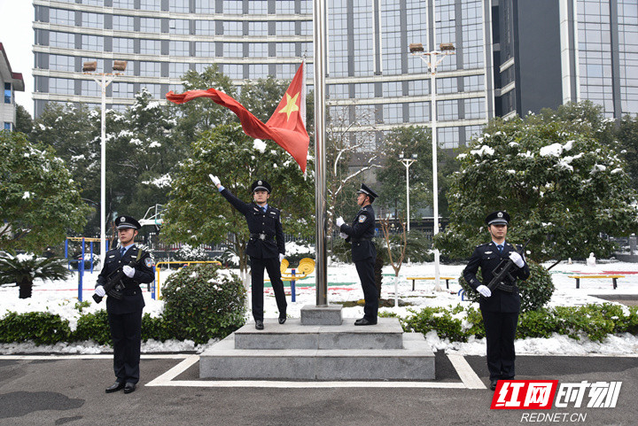 张家界出入境边防检查站改革转制一周年：新体制催生新动力 勇担当奋发新作为