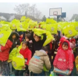 因为有爱，童心温暖