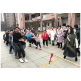 冷水滩区珍珠小学举行“庆元旦”教职工拔河比赛