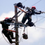 供电线路巡查发现隐患 检修人员通宵抢修恢复供电